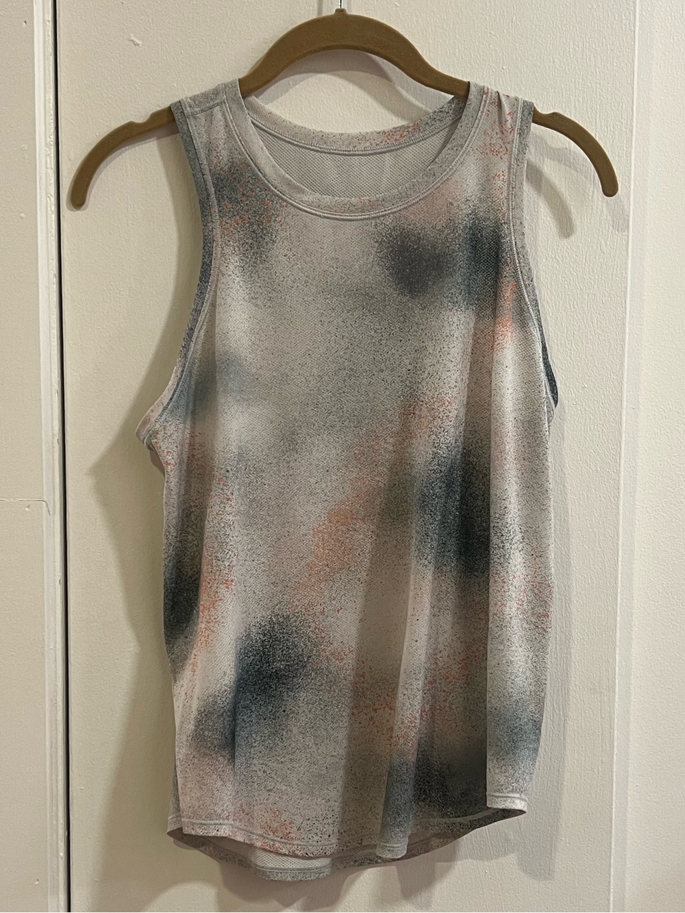 Lululemon Lightweight Tank Top (size 8)